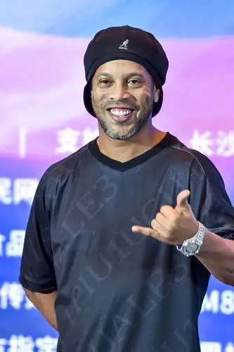 铜牌背后是